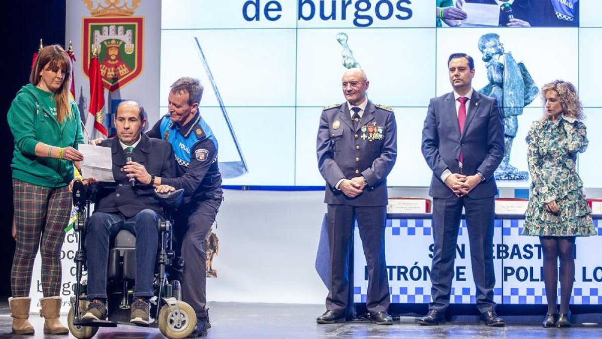 Marceliano Hernando, presidente de Elacyl, dio un emotivo discurso ayer tras recibir el reconocimiento.-SANTI OTERO