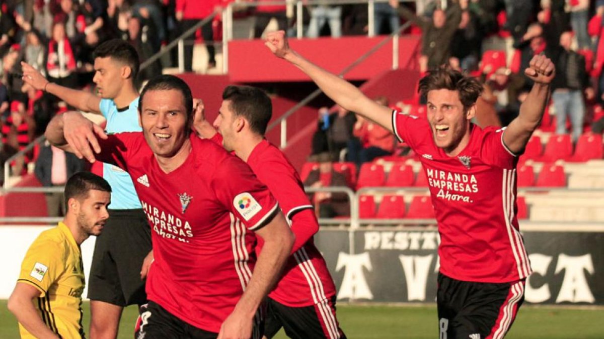 Diego Cervero celebra el gol de la victoria en el partido ante el Osasuna B.-ALFONSO G. MARDONES