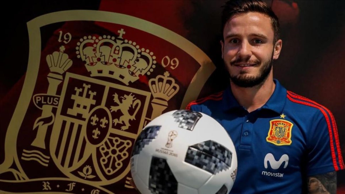 Saúl, con la camiseta de la selección-JAVIER ETXEZARRETA / EFE