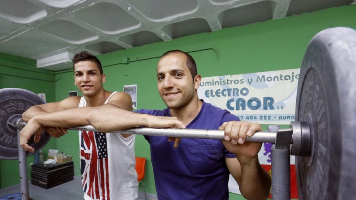 Junior Santana e Iván García Rueda posan en el gimnasio de El Plantío.-RAÚL OCHOA
