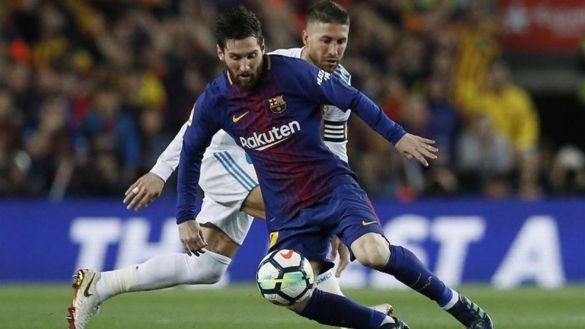 Sergio Ramos y Lionel Messi en el último Clásico en el Camp Nou-MANU FERNANDEZ
