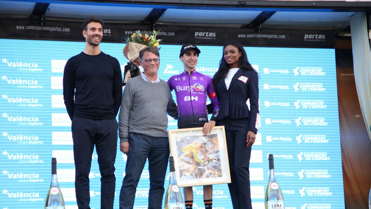 Óscar Cabedo subió al podio final como mejor corredor local. BURGOS BH