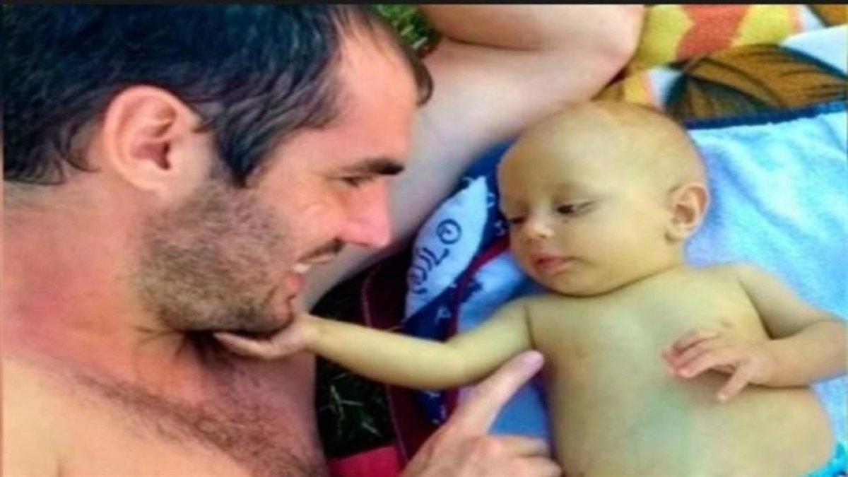 El futbolista argentino Alejandro Lulo Benítez, junto a su sobrino, Milo-EUROPA PRESS