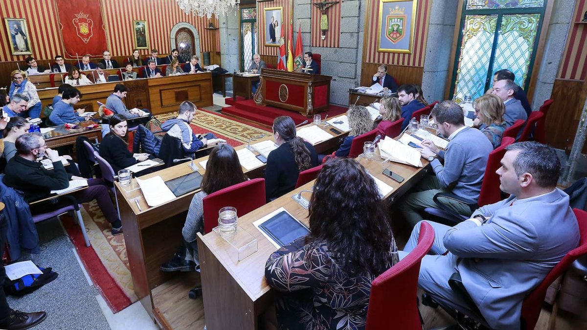 PSOE y Ciudadanos certifican su alianza en el pleno municipal. / RAÚL G. OCHOA