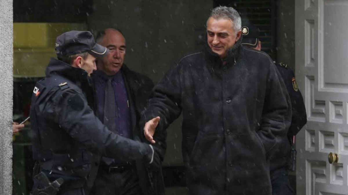 El comisario Manel Castellví, saliendo del Tribunal Supremo.-DAVID CASTRO