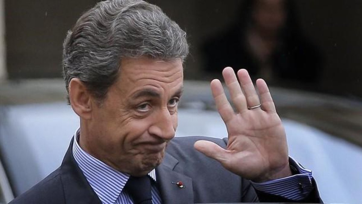 Nicolás Sarkozy, después de una reunión con el presidente francés, François Hollande, en el Palacio del Elíseo en París.-AP / CRISTOPHE ENA