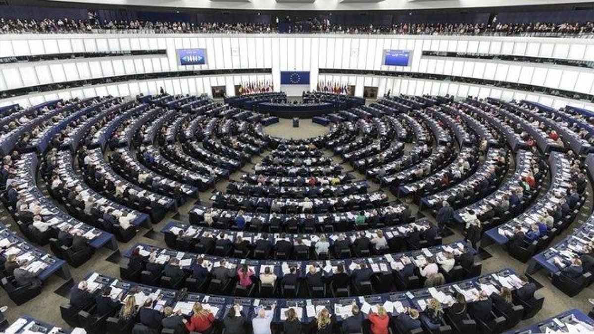 El hemiciclo del Parlamento Europeo en Estrasburgo.-AP / JEAN-FRANCOIS BADIAS