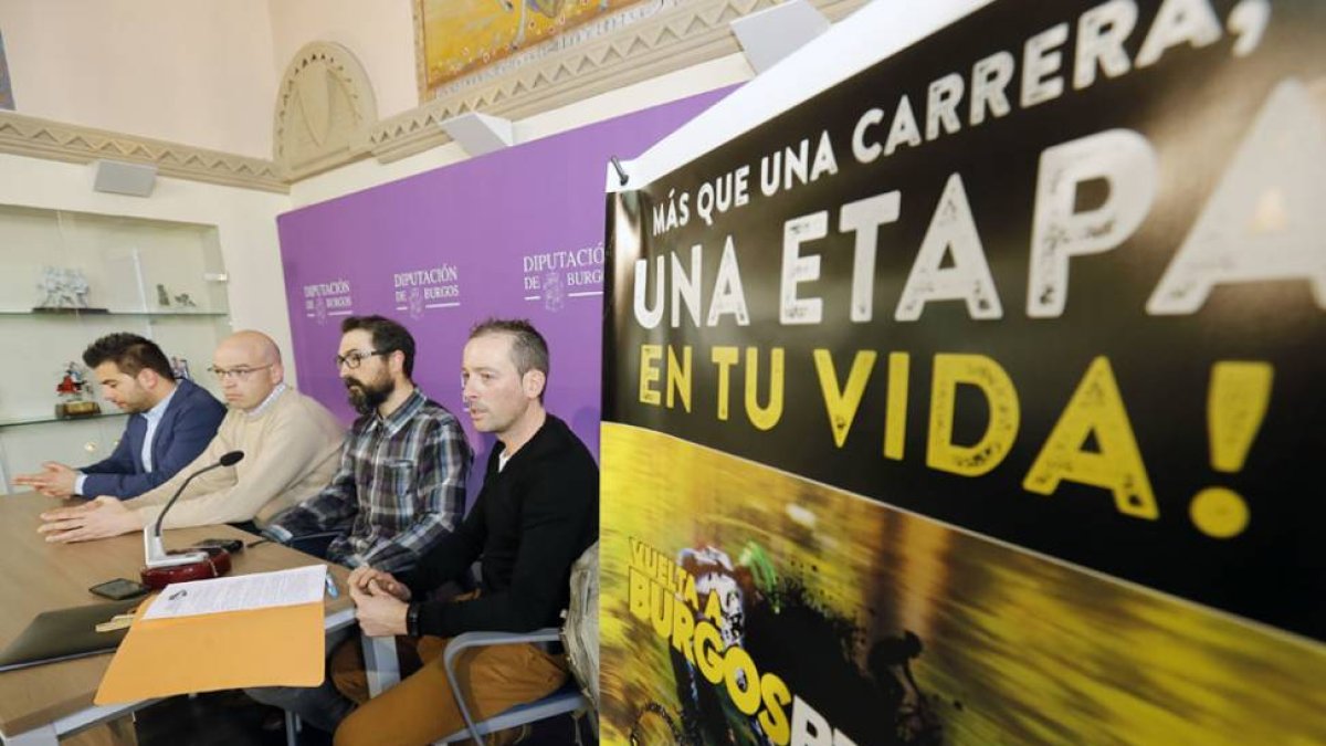 Izcara (Covarrubias),DelBarco (Belorado), Villán y Puente (organizadores técnicos), durante la presentación.-RAÚL OCHOA