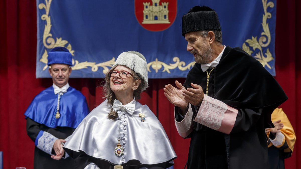 Doris Grinspun junto al rector de la Universidad de Burgos, Manuel Pérez Mateos. SANTI OTERO