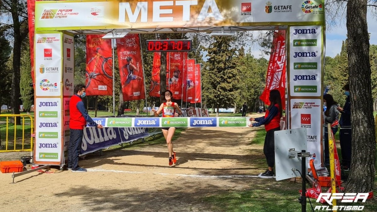 Ruiz cruza la línea de meta del Campeonato de España de cross en categoría sub23. TWITTER / @RFEA