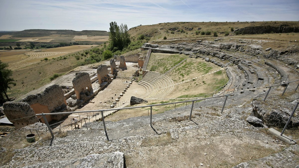 El Teatro Romano de Clunia celebra la XIV edición de su Festival de Verano los días 13, 14, 15, 20 y 21 de agosto. I. L. MURILLO