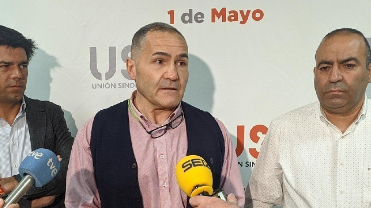 Joaquín Pérez, Marco Antonio Martínez y Roberto Alonso presentan el acto del sindicato USO el 1 de Mayo en Burgos. SANTI OTERO