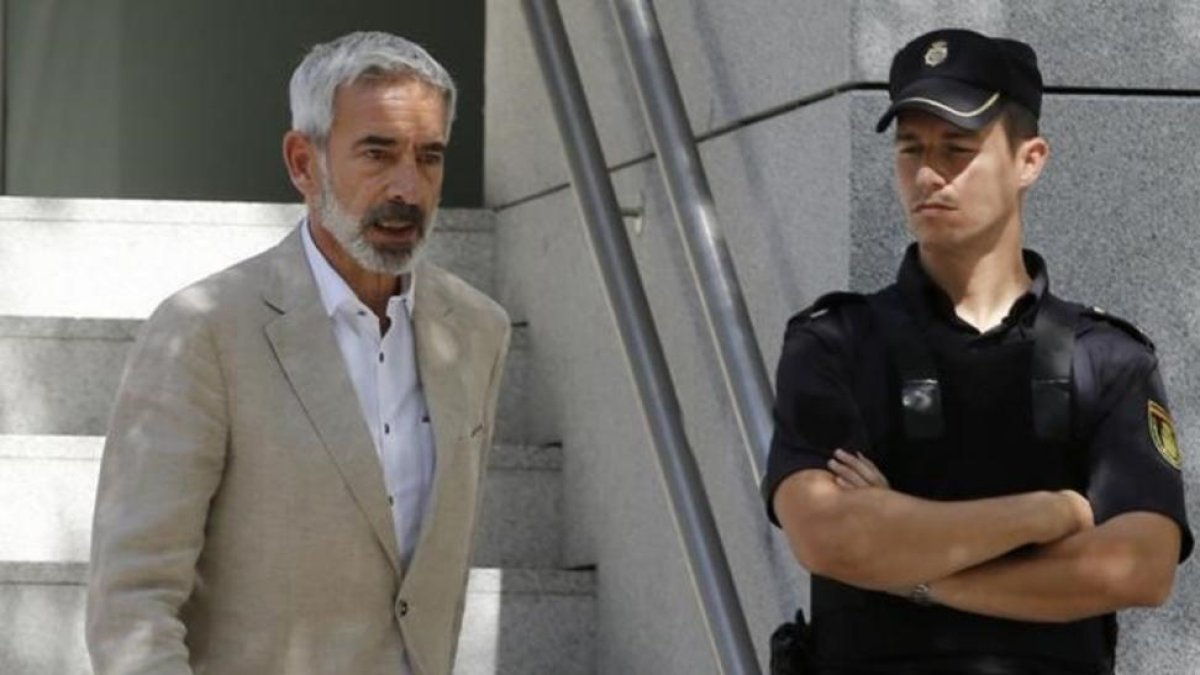 Imanol Arias saliendo de la Audiencia Nacional, el pasado 29 de junio.-JUAN MANUEL PRATS