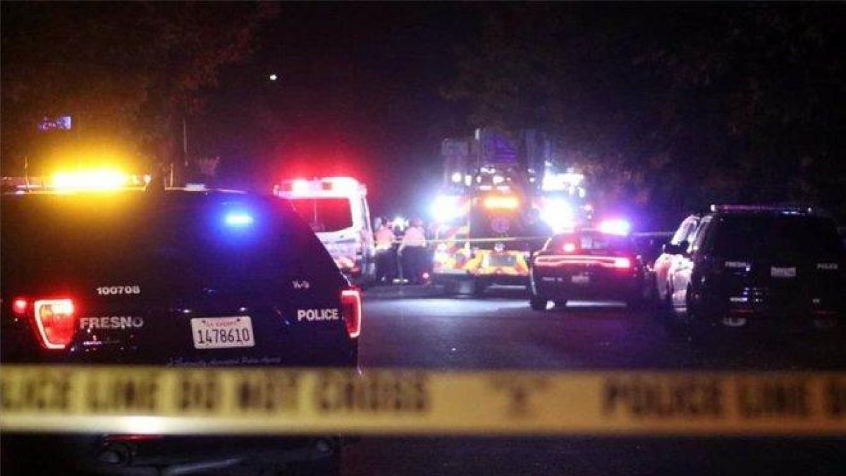 La policía de Fresno, California, resguarda la zona tras un tiroteo.-EUROPA PRESS