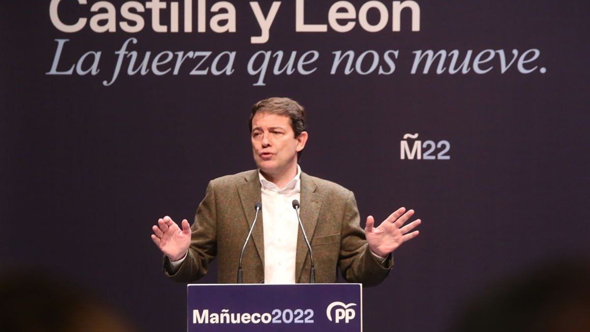 Alfonso Fernández Mañueco, durante su intervención en el mitin de Soria. ICAL