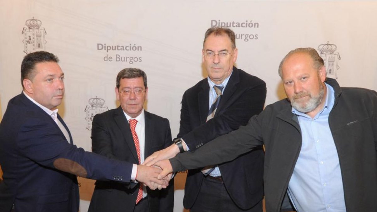 Pablo Dionisio Fraile, César Rico, Miguel Ángel Benavente y Ángel Citores ayer en la firma del acuerdo.-I. L.M.