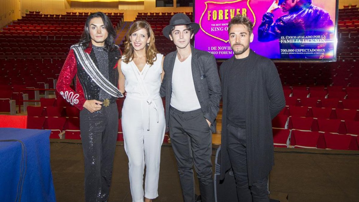 Jay, Barrio, Blanco y Segura tras la presentación del espectáculo en el Salón de Actos del Fórum.-ISRAEL L. MURILLO