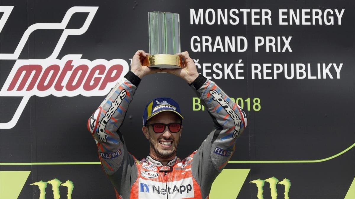 El piloto italiano Andrea Dovizioso, celebra su victoria en el GP de la República Checa-PETR DAVID JOSEK