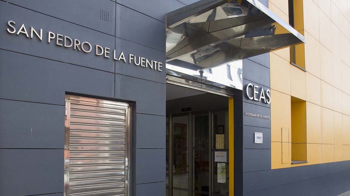 Exterior del Centro de Acción Social (CEAS) de San Pedro de la Fuente. Ha cedido el testigo al de Gamonal-Las Torres como el que más casos deriva a los Equipos de Inclusión Social (EDIS).