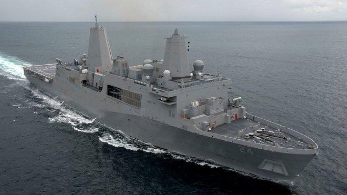 El USS Arlington como los misiles fueron solicitados por las tropas desplegadas en Oriente Medio.-