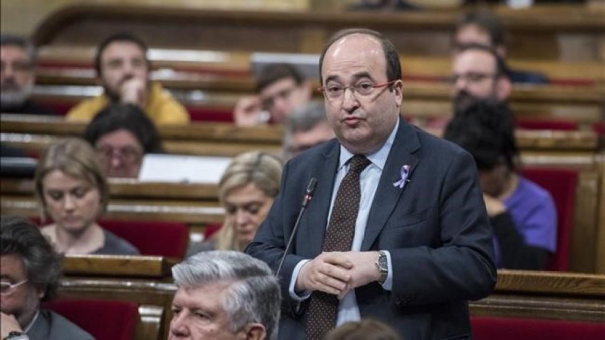 El líder del PSC, Miquel Iceta, en el Parlament.-FERRAN SENDRA