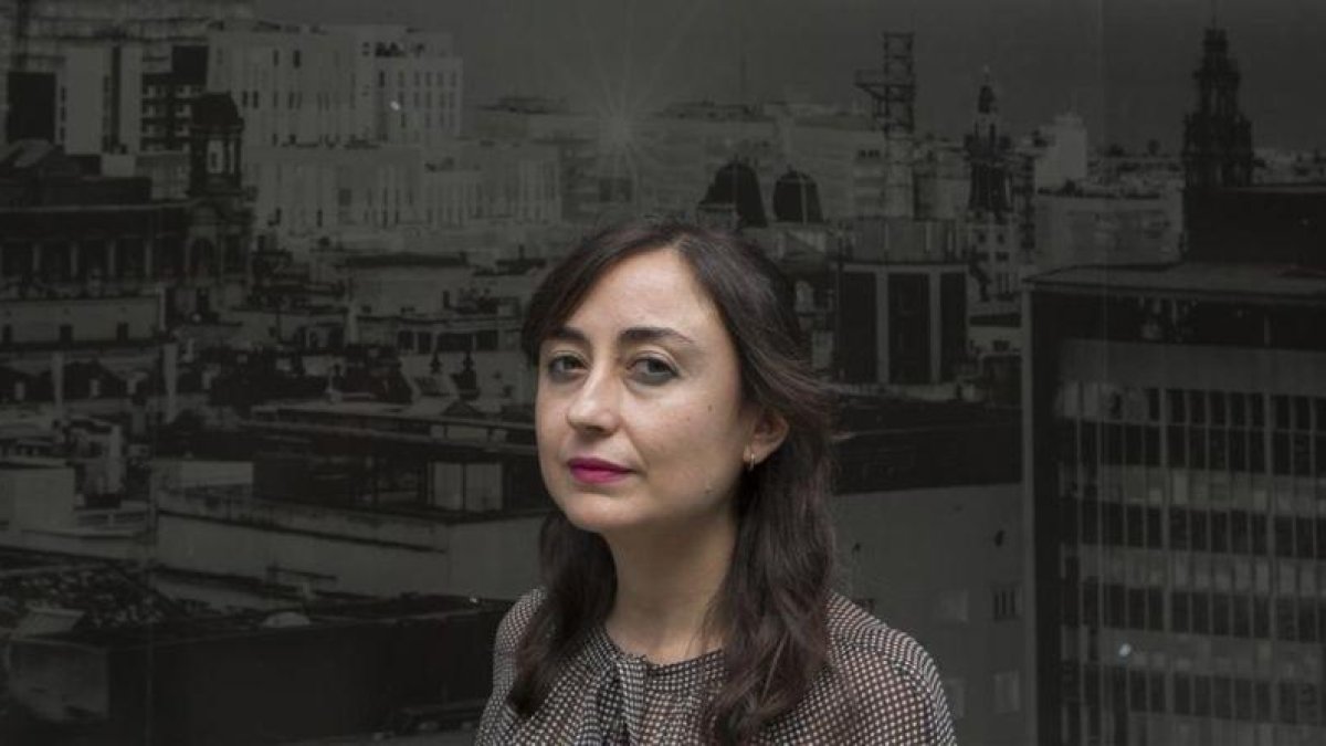 La escritora Elvira Navarro, en su reciente visita a Barcelona.-ALBERT BERTRAN