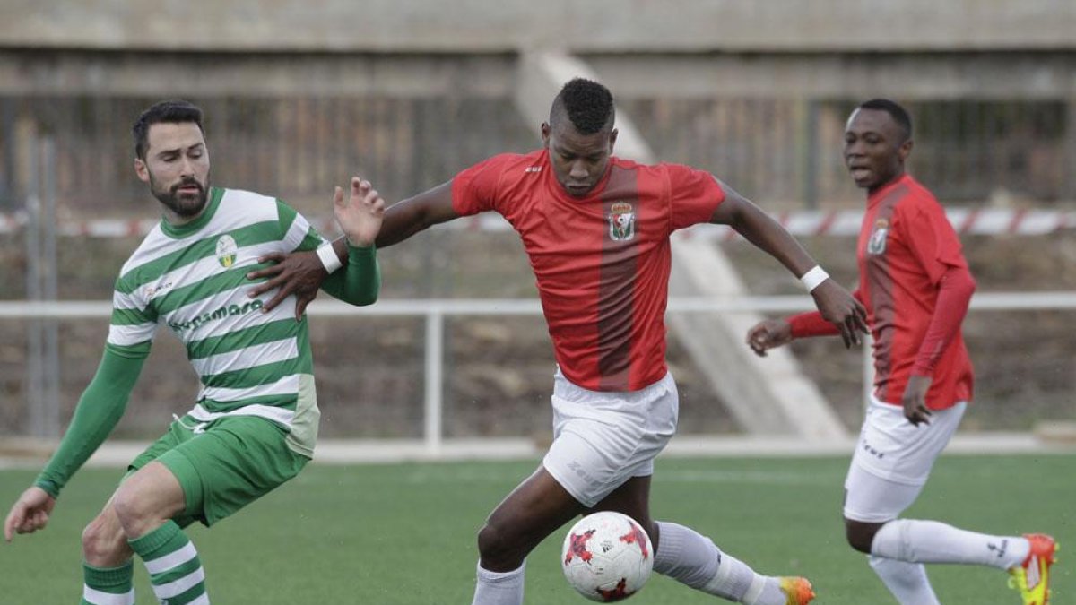 Imagen de uno de los encuentros del Real Burgos hace dos temporadas.-SANTI OTERO