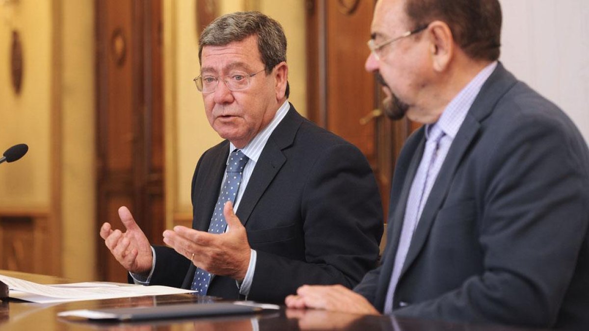 César Rico (izq.) y Ángel Guerra (dch.), ayer durante el balance del plan Prialp.-I. L.M.