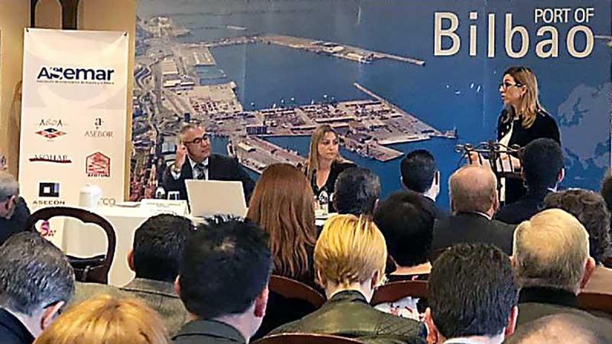 Cuarenta empresas participaron ayer en la reunión organizada por Uniport y Asemar.-ECB