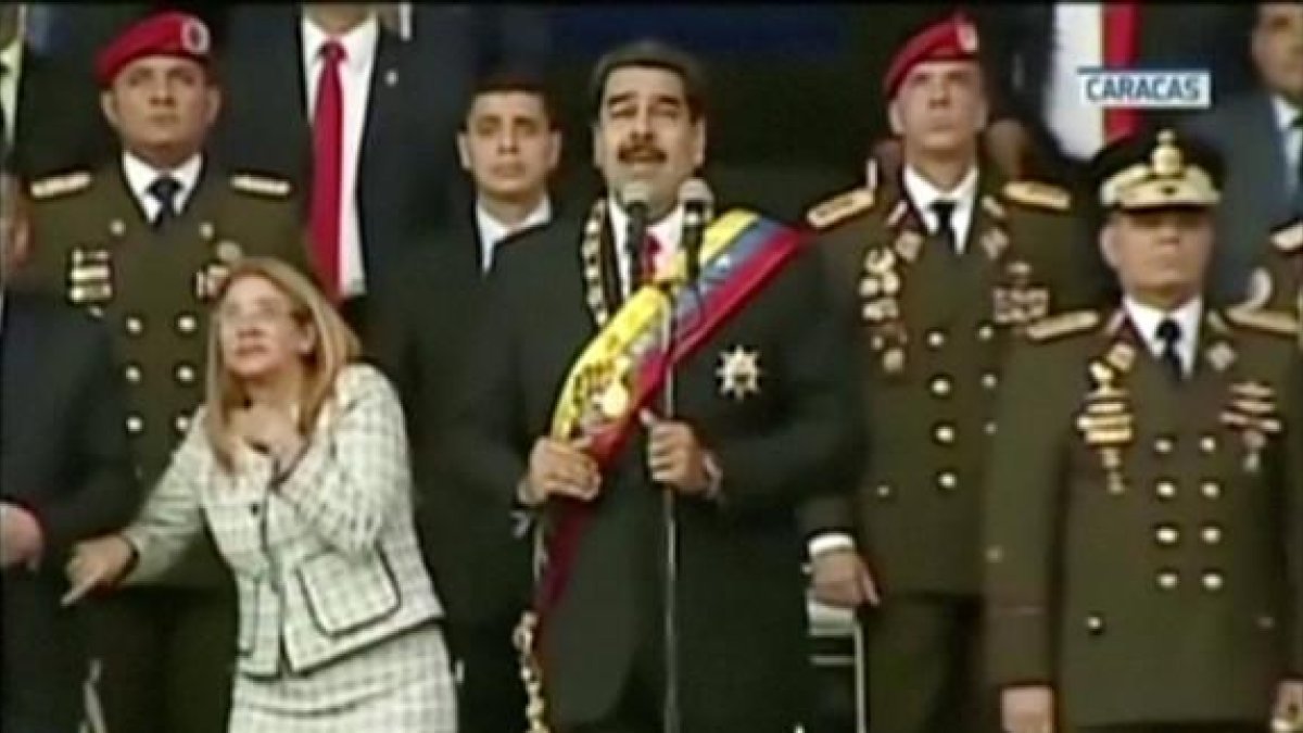 Nicolás Maduro y su plana mayor, en el momento exacto del atentado.-REUTERS
