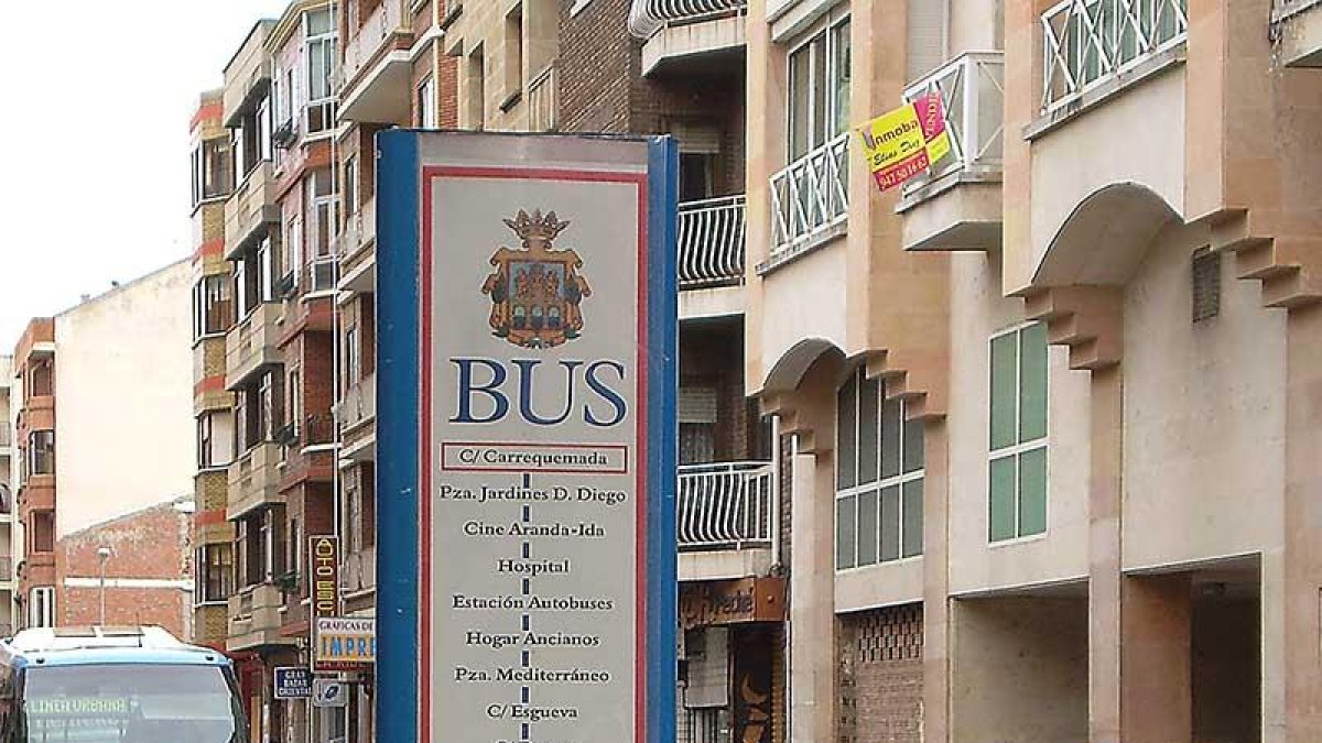 Parada de autobús en Aranda de Duero.-L.V.
