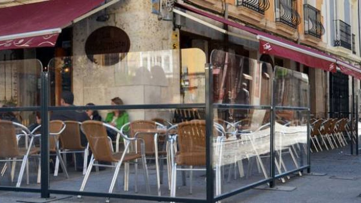El interior de La Modernista está decorado con unos claros aires de época.-ISRAEL L. MURILLO