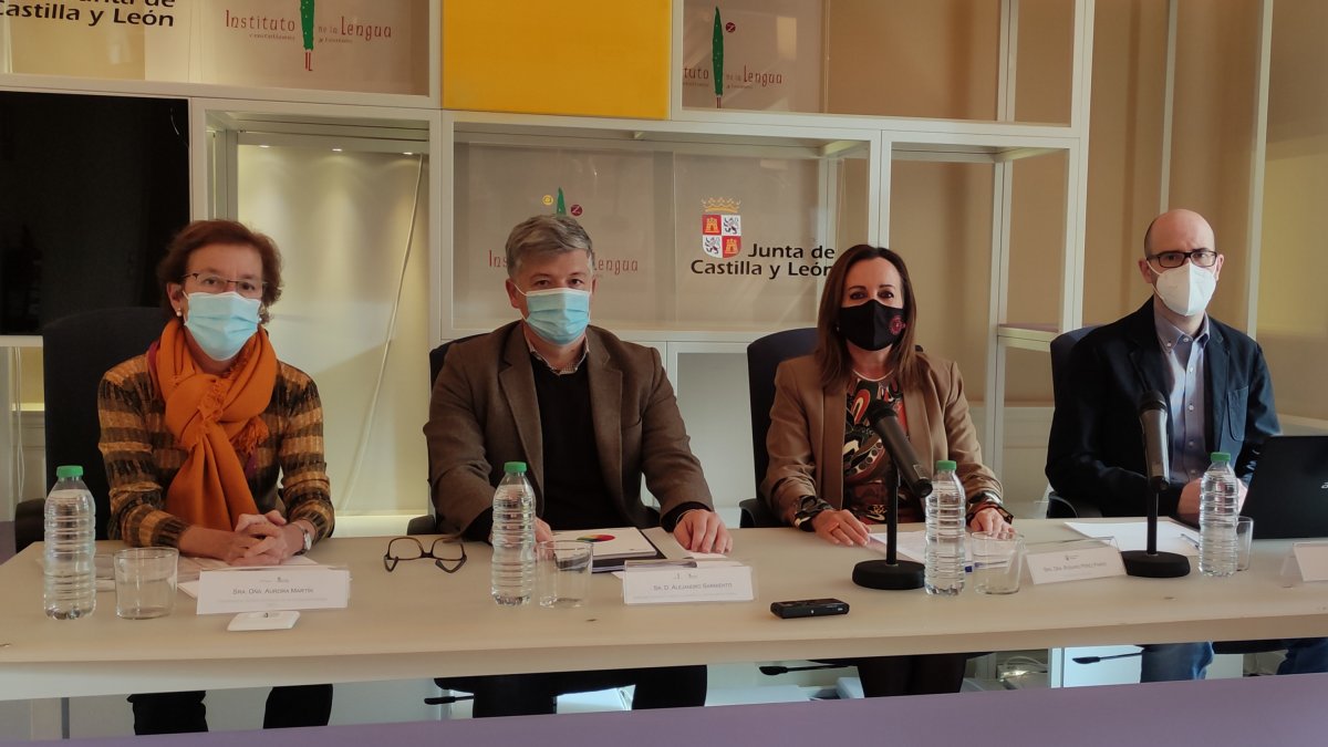 Aurora Martín, Alejandro Sarmiento, Rosario Pérez Pardo y Andrés Abajo presentan el proyecto Aula Artesa Notes en homenaje a Antonio L. Bouza.