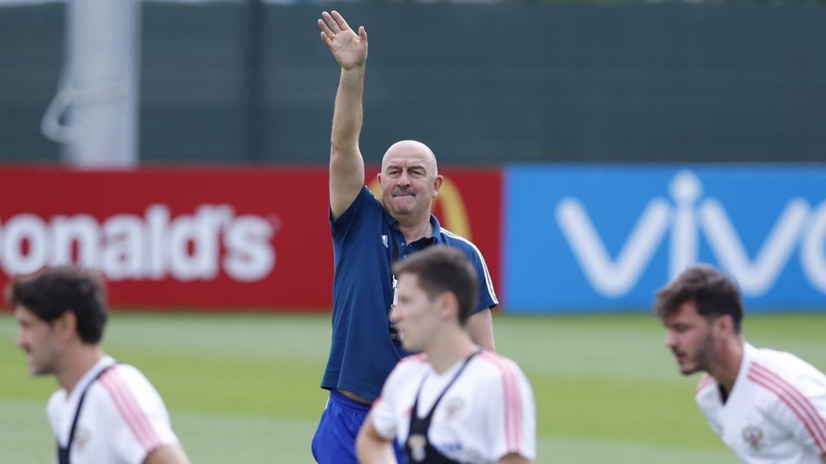 Cherchesov, en un entrenamiento de la selección rusa.-HASSAN AMMAR