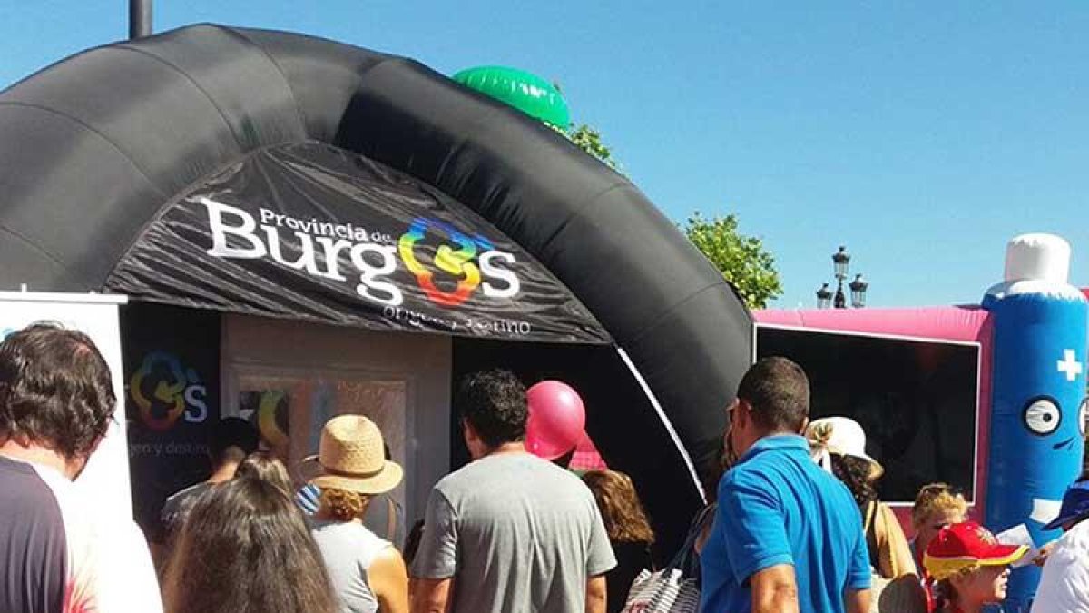 Burgos Alimenta está presente en las salidas y llegadas del rondo ciclista.-ECB