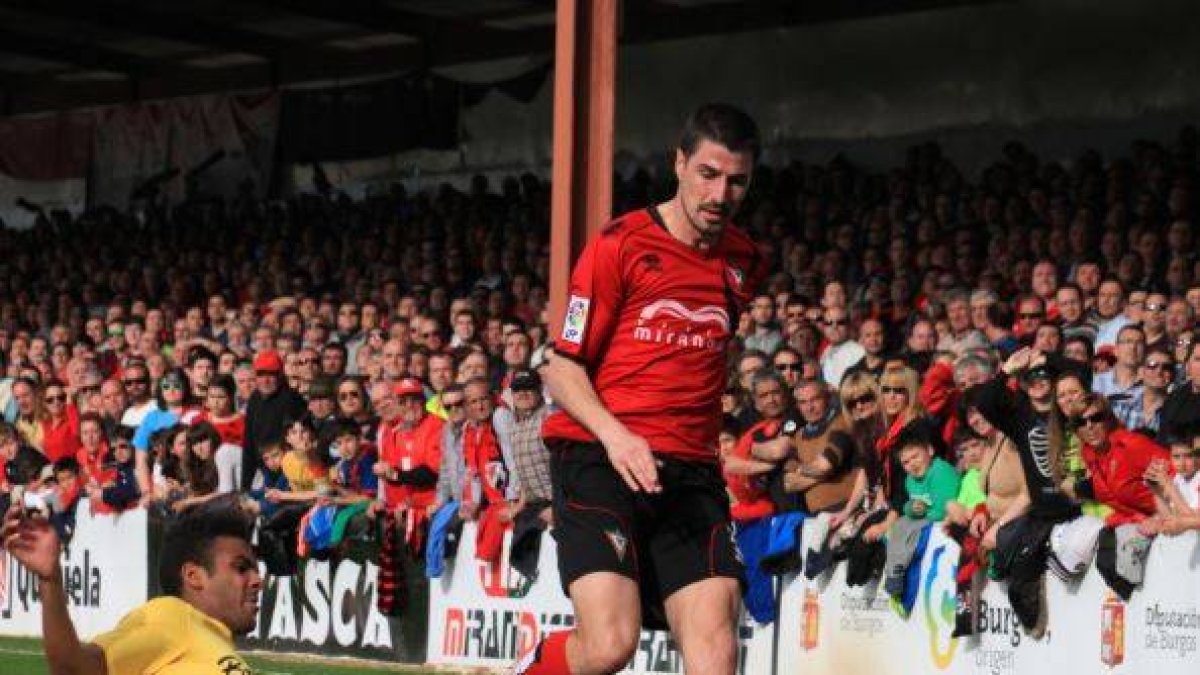 Álex García marcó el primer gol.-ALFONSO G. MARDONES