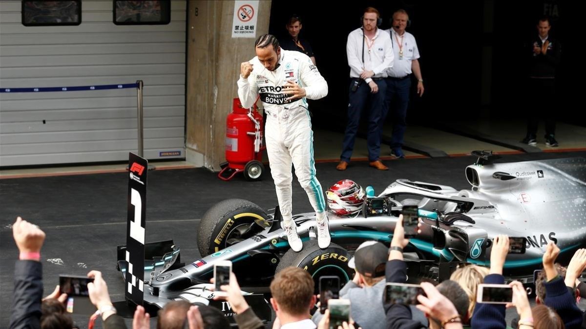 Lewis Hamilton (Mercedes) celebra su victoria en el GP de China de Fórmula 1-REUTERS