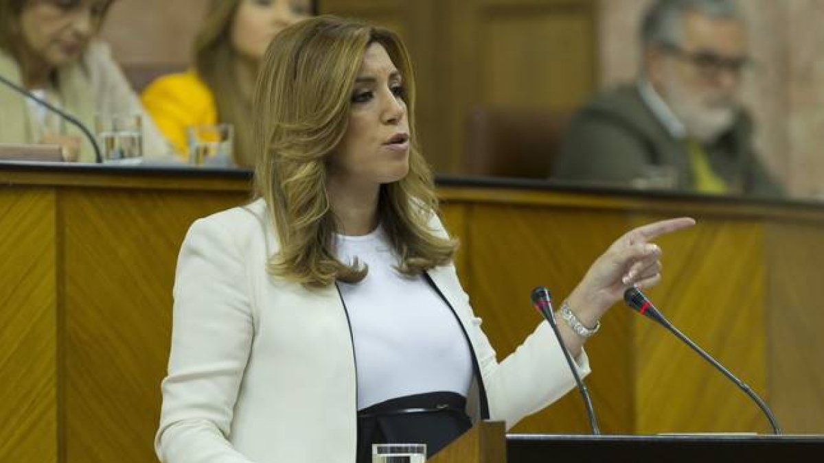 La candidata socialista para presidir la Junta de Andalucía, Susana Díaz, este martes, en el Parlamento autonómico.-Foto: EFE/ JULIO MUÑOZ