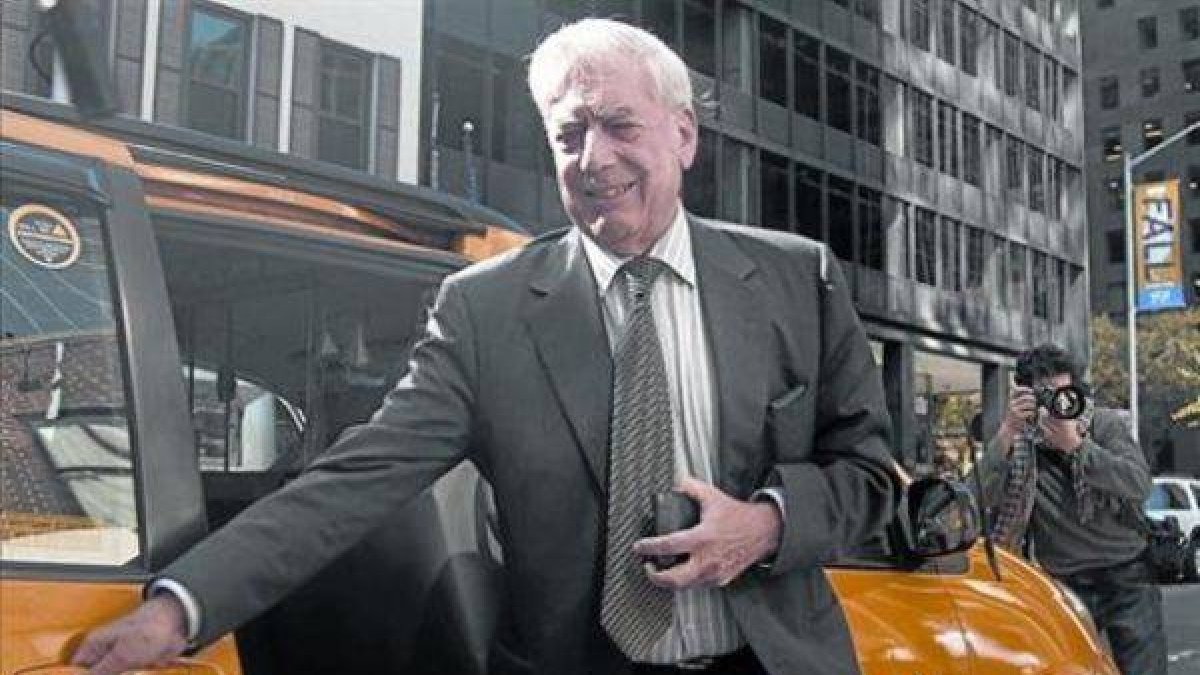 Mario Vargas Llosa, en el 2010 en Nueva York, donde posee un apartamento.-Foto: AP / BEBETO MATTHEWS