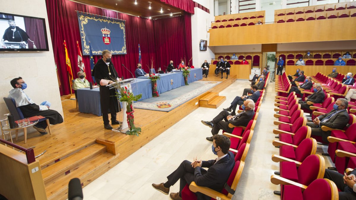 Los invitados presenciales guardaron estrictas medidas de seguridad. ISRAEL L. MURILLO