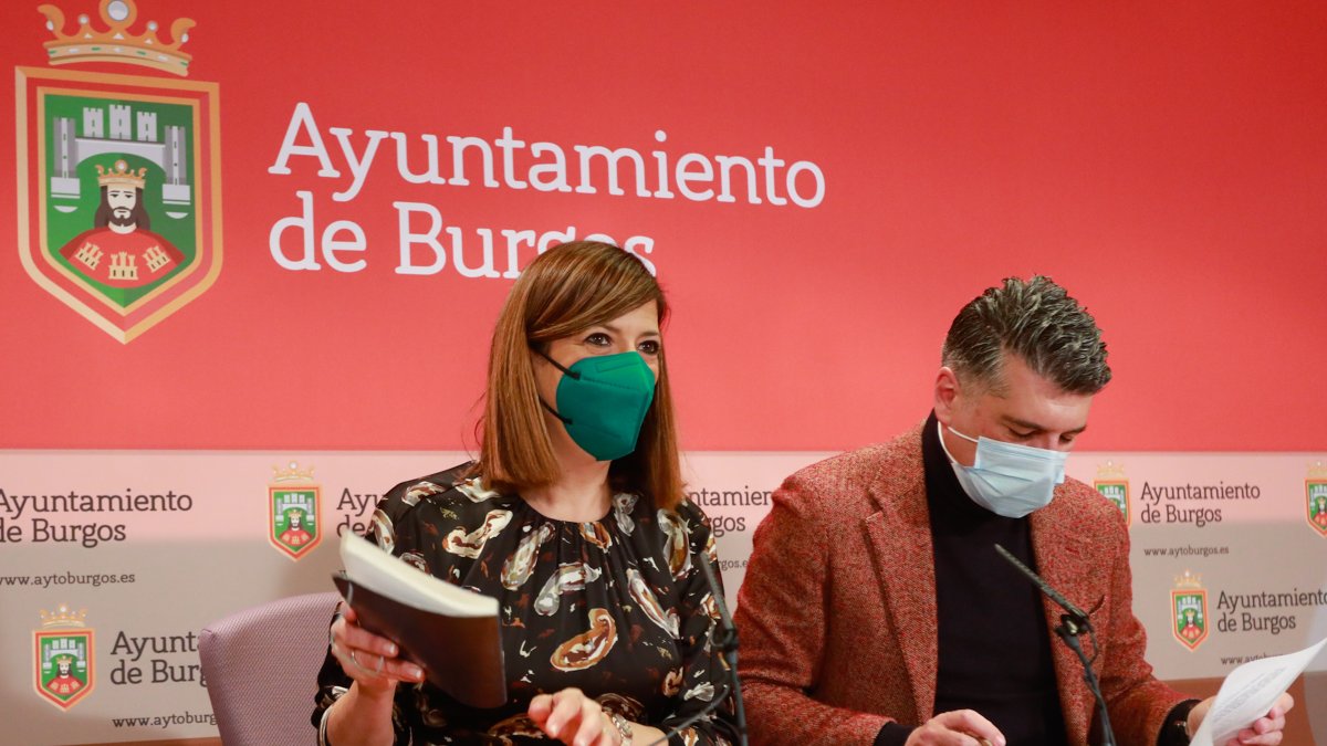 Nuria Barrio y Vicente Marañón, en una imagen de archivo, informan tras la Junta de Gobierno. TOMÁS ALONSO