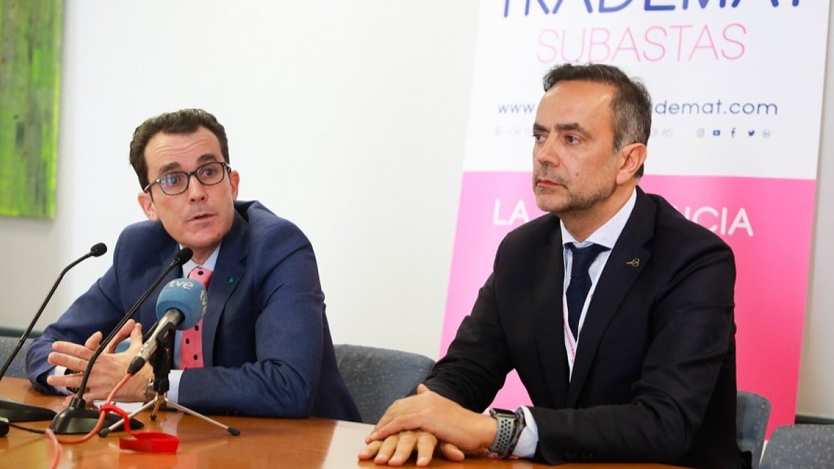 El juez José María Tapia y Luis María Arnaiz (Trademat) analizan los efectos de la nueva Ley Concursal. TOMÁS ALONSO