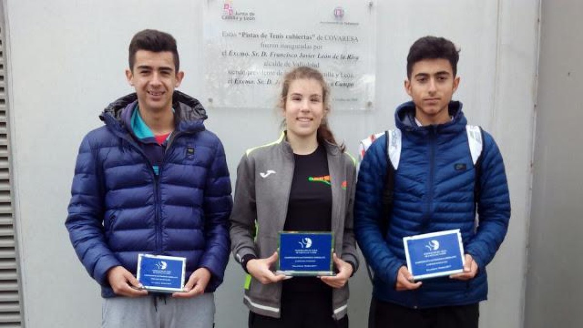 García, Díez y Álvarez posan con los trofeos logrados enValladolid.-BLOG NICOLÁS ÁLVAREZ