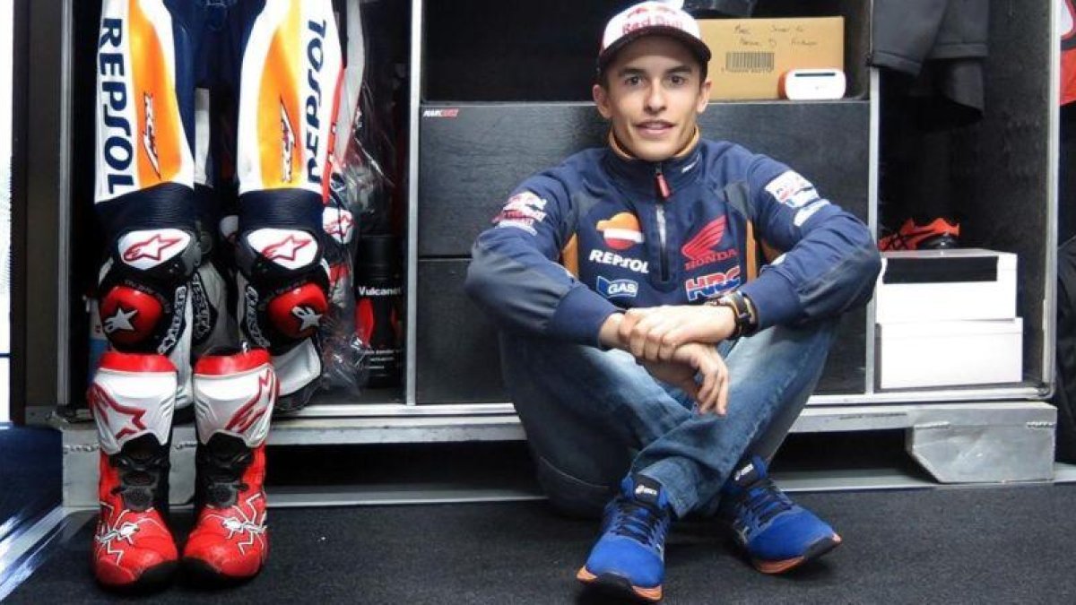 Marc Márquez posa para EL PERIÓDICO en Motegi.-EL PERIÓDICO