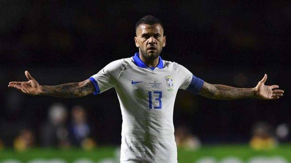 Dani Alves admitió que el equipo tendrá que hacer ajustes.-