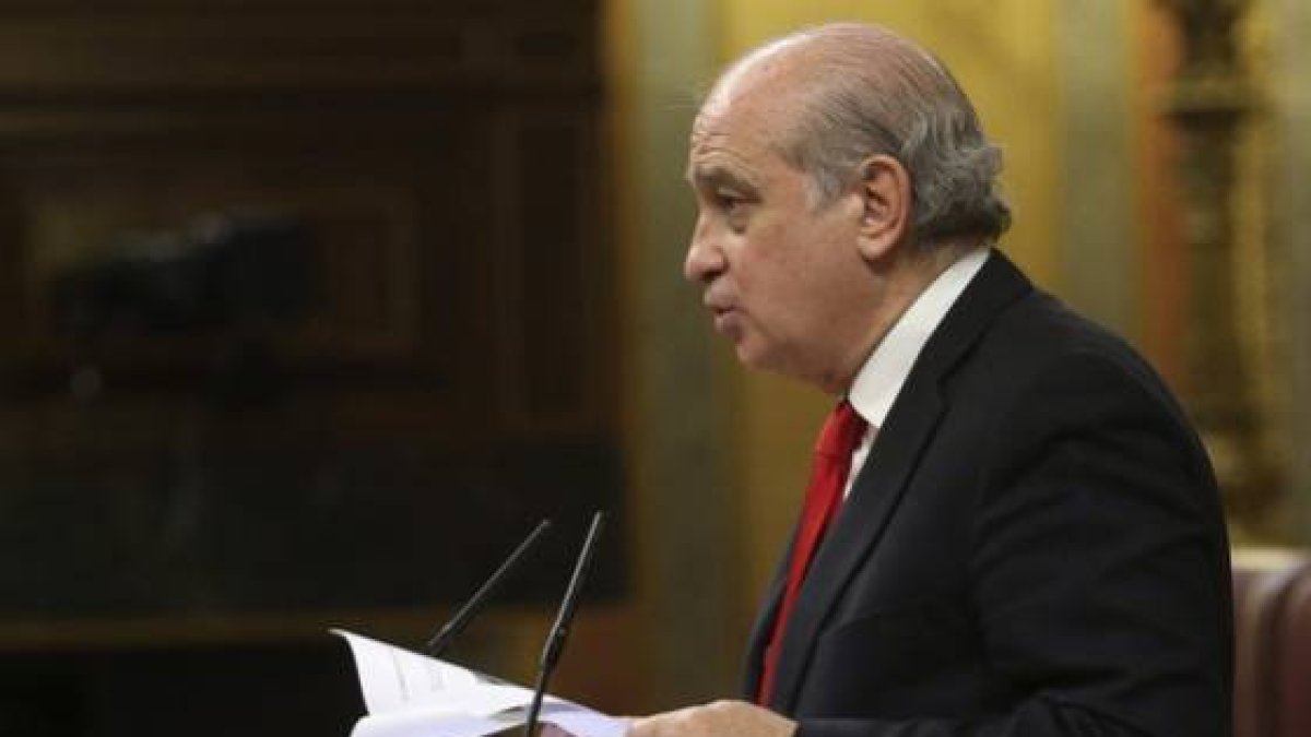 Jorge Fernández Díaz, en el Congreso.-Foto: EFE/ J.J. GUILLÉN