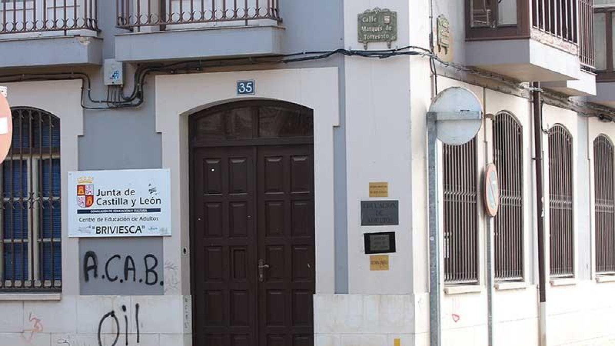 El Centro de Educación de Adultos está en la calle Marqués de Torresoto.-G.G.