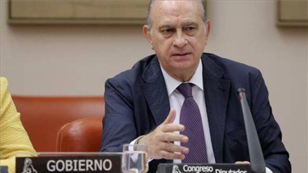 El ministro Jorge Fernández Díaz, durante su comparecencia en la comisión de Interior del Congreso de los Diputados.-JOSÉ LUIS ROCA