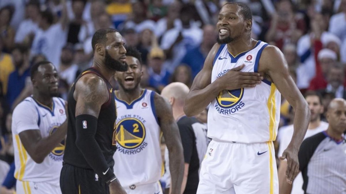 Kevin Durant celebra la victoria ante LeBron James.-/ USA TODAY SPORTS / KYLE TERADA