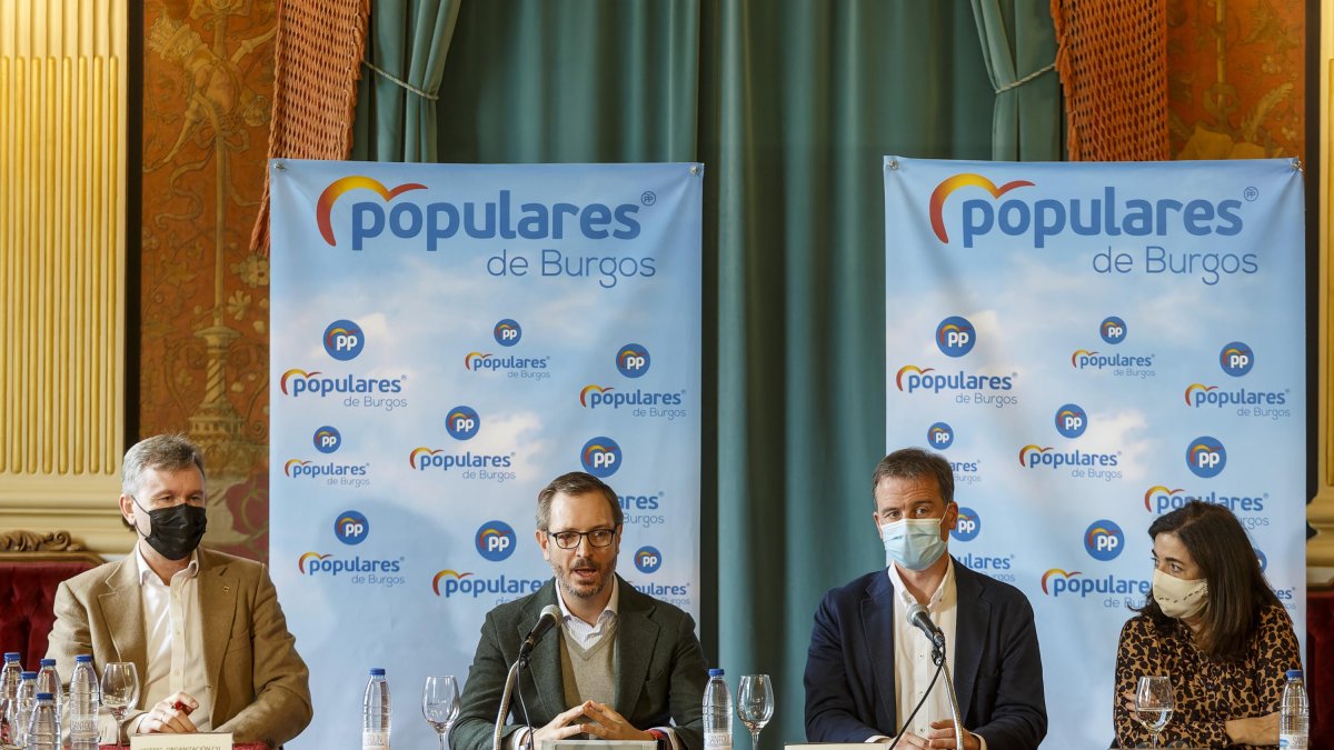 Maroto interviene en la reunión celebrada ayer. SANTI OTERO